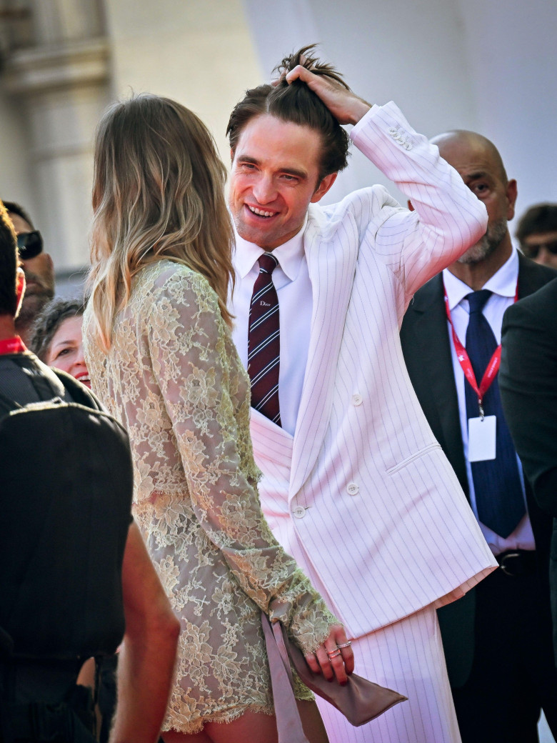 Robert Pattinson și Suki Waterhouse/ Profimedia