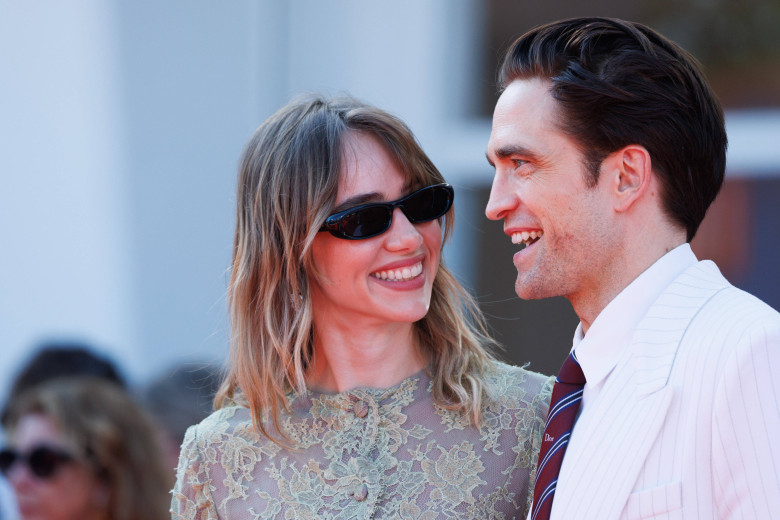 Robert Pattinson și Suki Waterhouse/ Profimedia