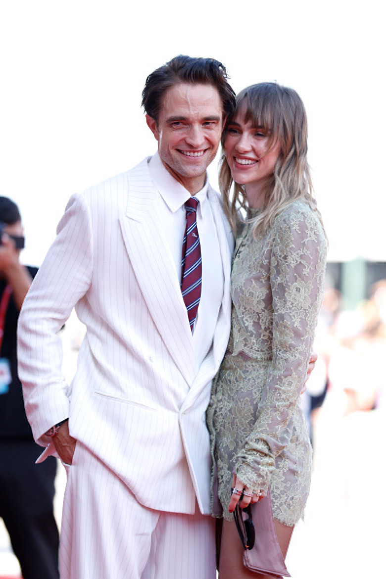 Robert Pattinson și Suki Waterhouse/ Getty Images