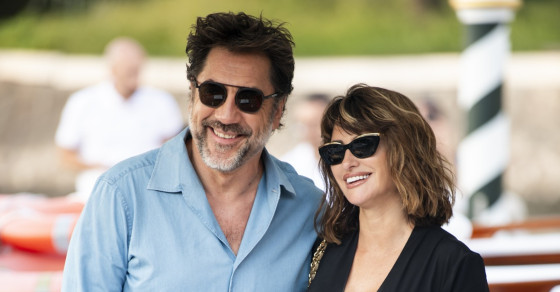 Un cuplu de Oscar la Veneția. Penelope Cruz și Javier Bardem, fermecători pe Lido. Doi îndrăgostiți, ținându-se de mână