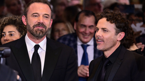 Apariție rară a fraților Affleck! Ben și Casey s-au reunit la Veneția, la aproape 10 ani de la ultima apariție împreună pe covorul roșu