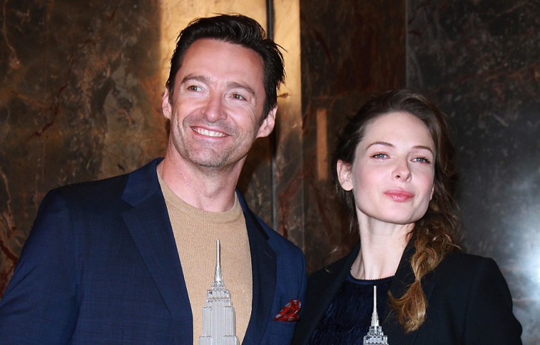 The Greatest Showman Cast visit The Empire State Building