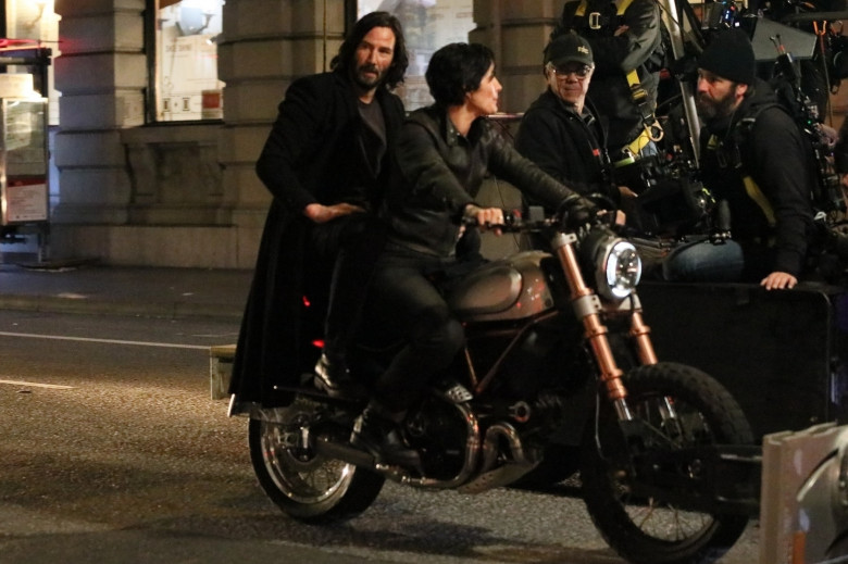 *PREMIUM-EXCLUSIVE* Keanu Reeves and Carrie-Anne Moss on set for the upcoming 'The Matrix 4'*WEB EMBARGO through 4 pm EST on February 18, 2020*