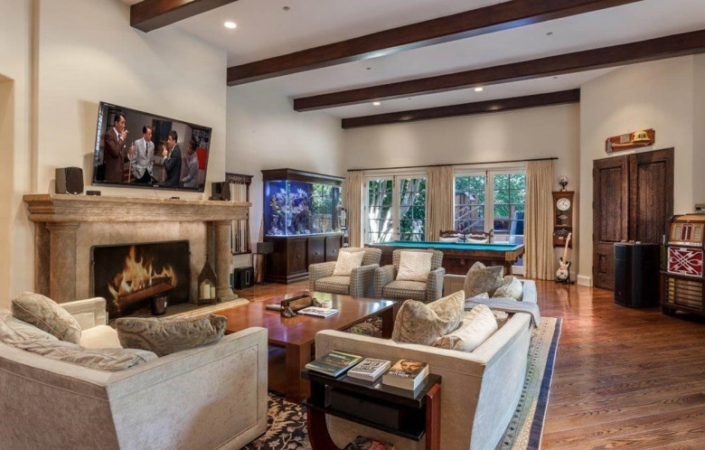 Charlie Sheen has just sold his seven-bedroom, seven-bathroom home in Beverly Hills, California for $6.6 million, after originally asking $10 million.