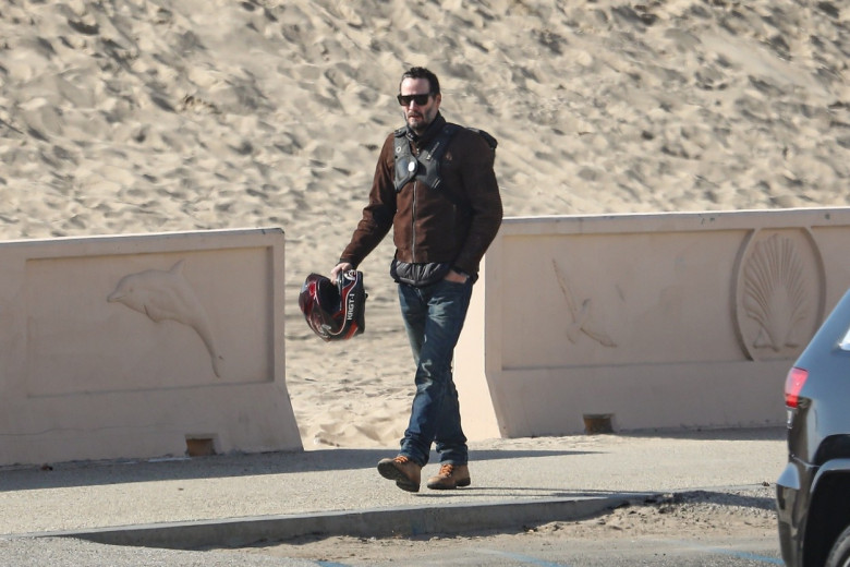 *EXCLUSIVE* Keanu Reeves shows off his very fit bod at 56 as he goes for a swim in Malibu **WEB EMBARGO UNTIL 12:15 PST on January 6, 2021**