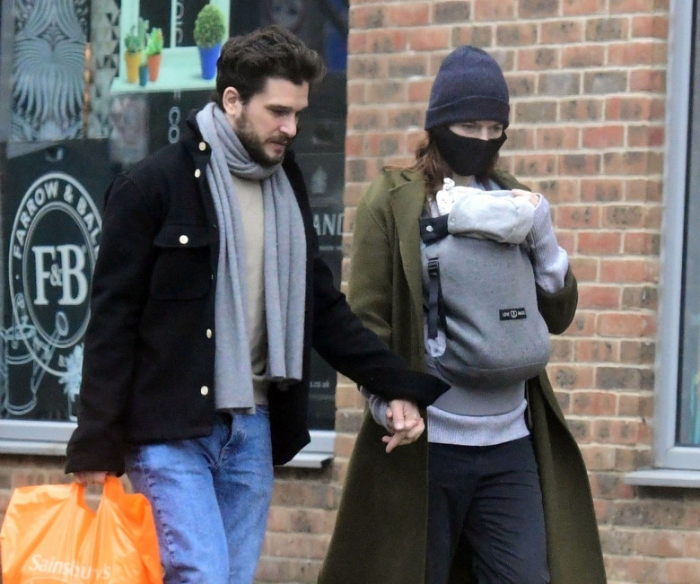 *PREMIUM-EXCLUSIVE* MUST CALL FOR PRICING BEFORE USAGE - Game Of Thrones actor Kit Harington &amp; wife Rose Leslie pictured for the first time out with their newborn baby in London.