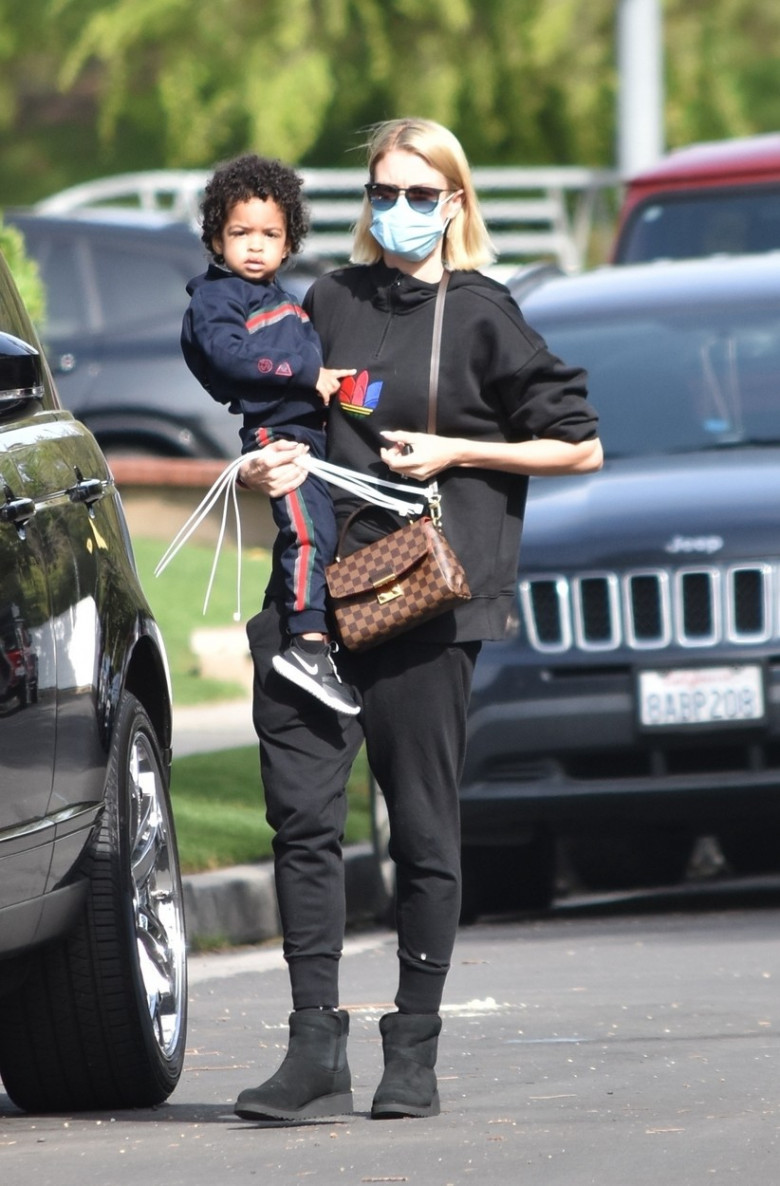 Eddie Murphy's fiancée, Paige Butcher out and about with the kids in Los Angeles