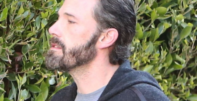 PREMIUM EXCLUSIVE Ben Affleck Emerges With Slicked Back Hair As He Retrieves His Breakfast Delivery