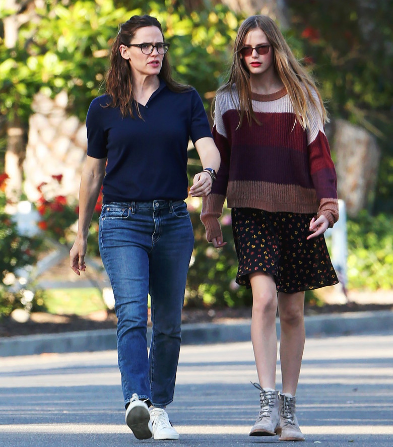 Jennifer Garner and Violet Affleck out and about, Los Angeles, USA - 13 Apr 2020
