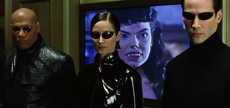 USA. Keanu Reeves , Laurence Fishburne and Carrie-Anne Moss in a scene from the ©Warner Bros film : The Matrix Reloaded (2003).Plot: Neo and his allies race against time before the machines discover the city of Zion and destroy it. While seeking the trut