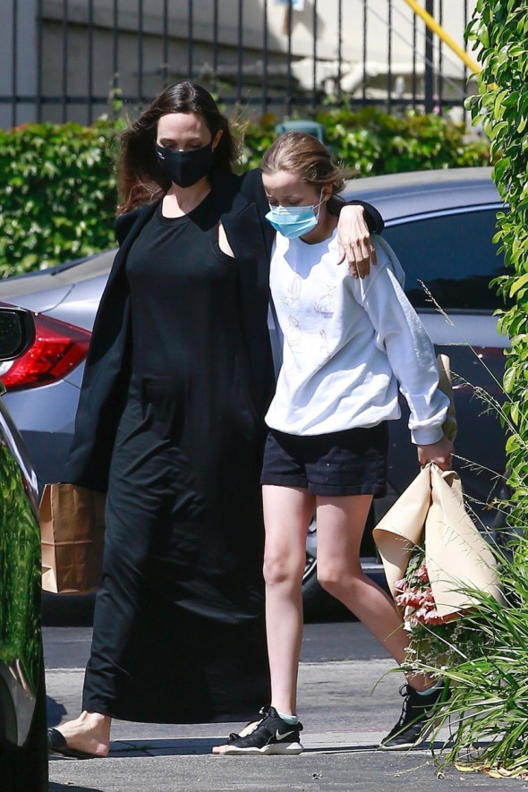 Angelina Jolie şi fiica sa, Vivienne