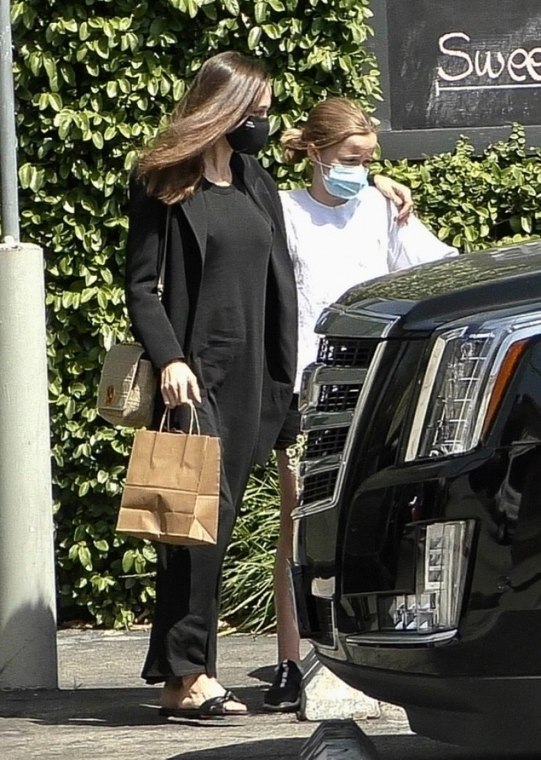 Angelina Jolie and her daughter Vivienne go shopping for flowers together