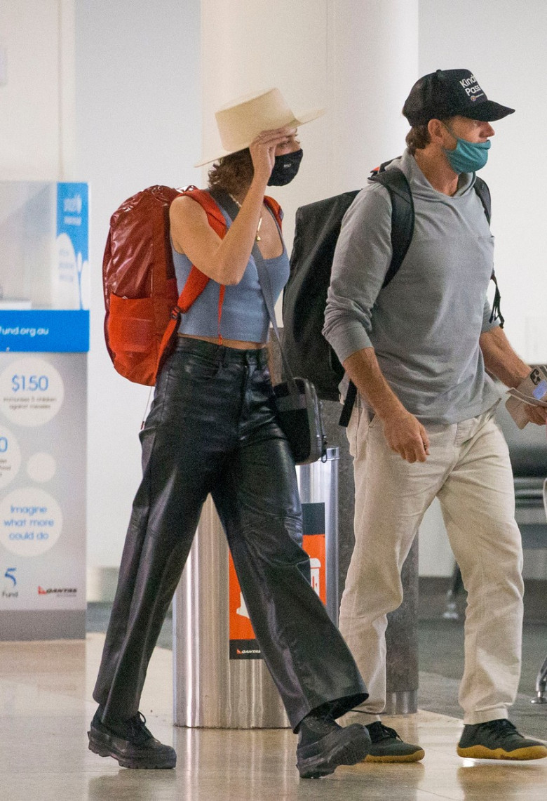 EXCLUSIVE: *NO DAILYMAIL ONLINE* Colour Coordinated Couple! Zac Efron And Vanessa Valladares Coordinate Their Blue Ensembles While Flying Back Into Sydney, Leaving Melbourne