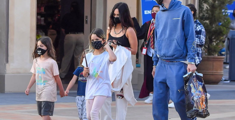 PREMIUM EXCLUSIVE:  Machine Gun Kelly and Megan Fox take Megan's three boys for a fun day out at Universal Studios Hollywood