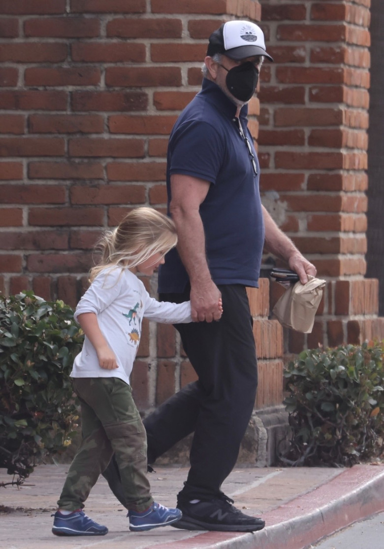 *EXCLUSIVE* Mel Gibson enjoys a frozen treat with his cute son in Malibu