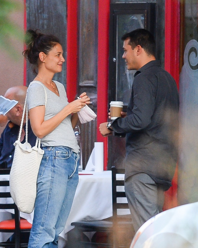 PREMIUM EXCLUSIVE: Katie Holmes Packs on the PDA With New Boyfriend Emilio Vitolo Jr. in New York City.
