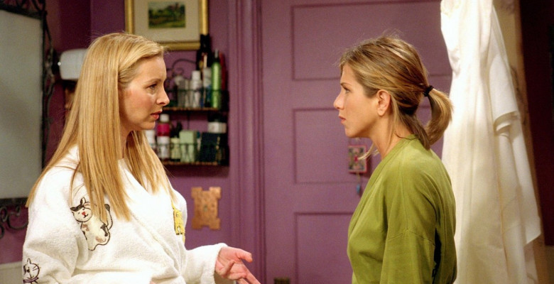LIBRARY. USA. Lisa Kudrow, Jennifer Aniston in the ©Warner Bros. TV series : 'Friends' ( 1994-2004 ) Ref:   LMK110-J6677-220420Supplied by LMKMEDIA. Editorial Only.Landmark Media is not the copyright owner of these Film or TV stills but provides a serv