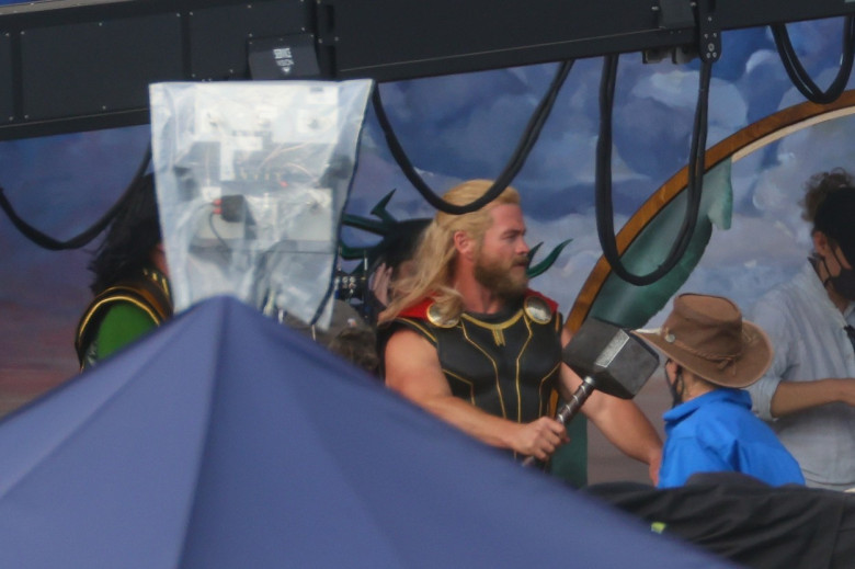 Thor: Love and Thunder Matt Damon, Melissa McCarthy &amp; Luke Hemsworth on set