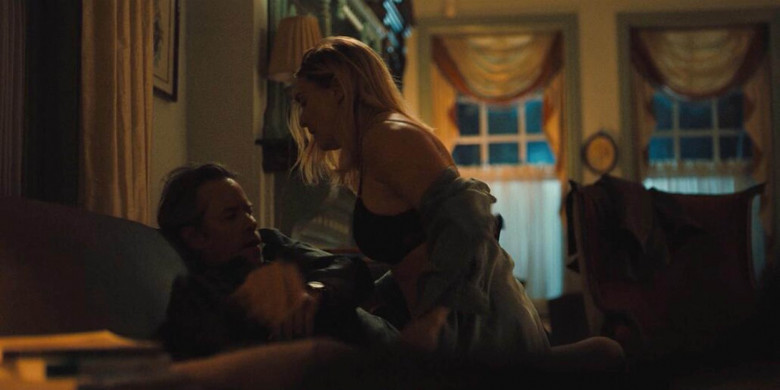 Kate Winslet and Guy Pearce love scene in the first episode of the new TV series "Mare of Easttown