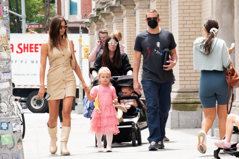 Bradley Cooper And Irina Shayk Take Their Daughter Lea Cooper For A Walk In NYC