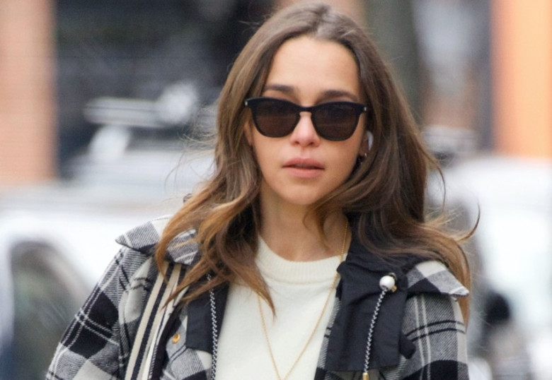 *EXCLUSIVE* Games of Thrones actress Emilia Clarke looks fab as she is seen grocery shopping in sunny London over the May Bank Holiday weekend. *WEB MUST CALL FOR PRICING*