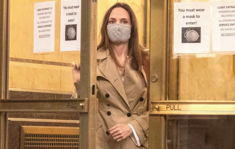 EXCLUSIVE: NO WEB BEFORE 11AM PST JUNE 13 2021-- *PREMIUM EXCLUSIVE RATES APPLY* Angelina Jolie Seen Leaving Ex-Husband Jonny Lee Miller's NYC Apartment Under The Cover Of Darkness After Arriving 3 Hours Earlier With An Expensive Bottle of Wine