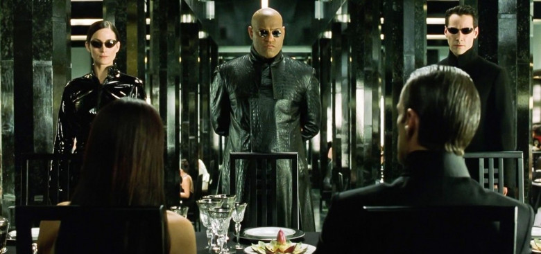 USA. Keanu Reeves , Laurence Fishburne and Carrie-Anne Moss in a scene from the ©Warner Bros film : The Matrix Reloaded (2003).Plot: Neo and his allies race against time before the machines discover the city of Zion and destroy it. While seeking the trut