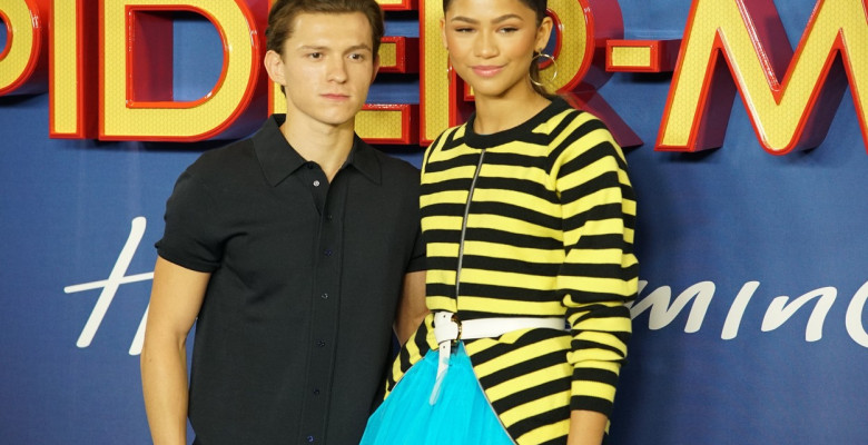 Tom Holland deixa Zendaya confusa ao narrar enredo de