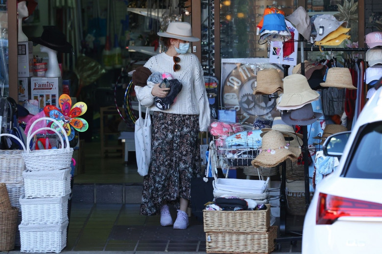 *EXCLUSIVE* Isla Fisher spends downtime shopping in Sydney’s Northern Beaches