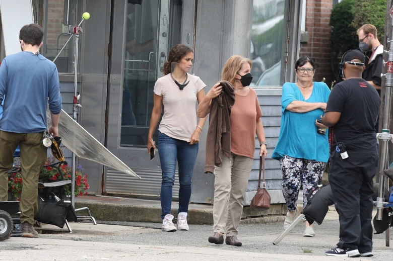 *EXCLUSIVE* Halle Berry on the set of "Mothership" in Plainville, MA