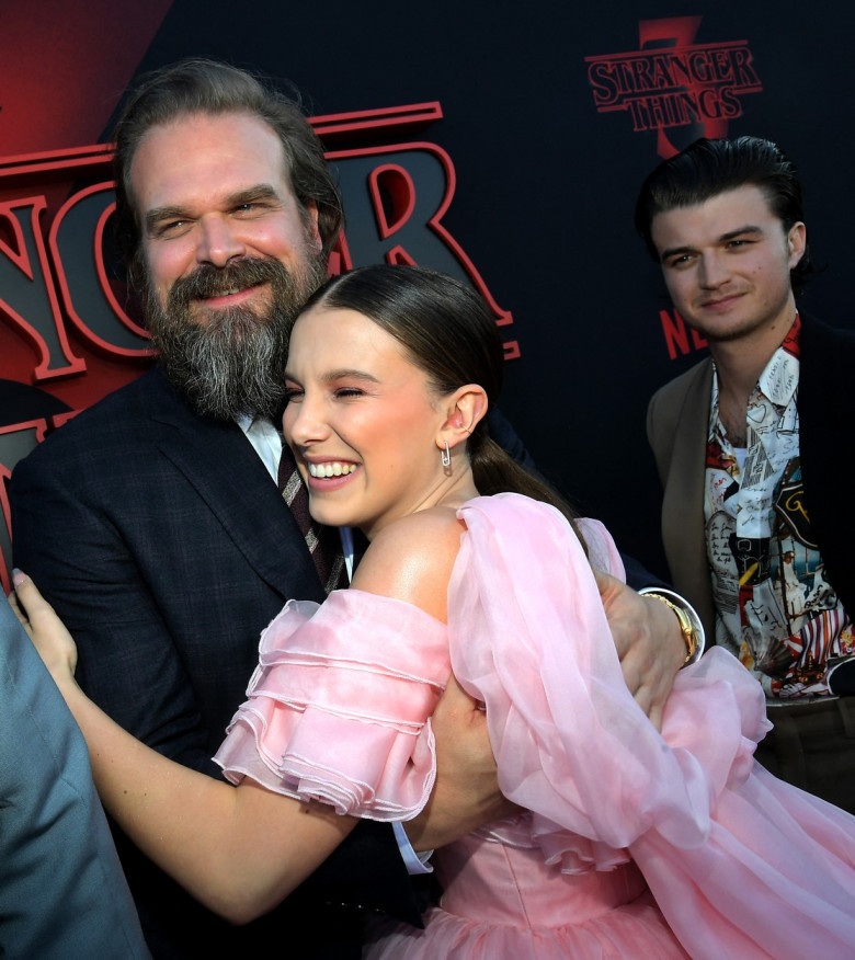 David Harbour și Millie Bobby Brown