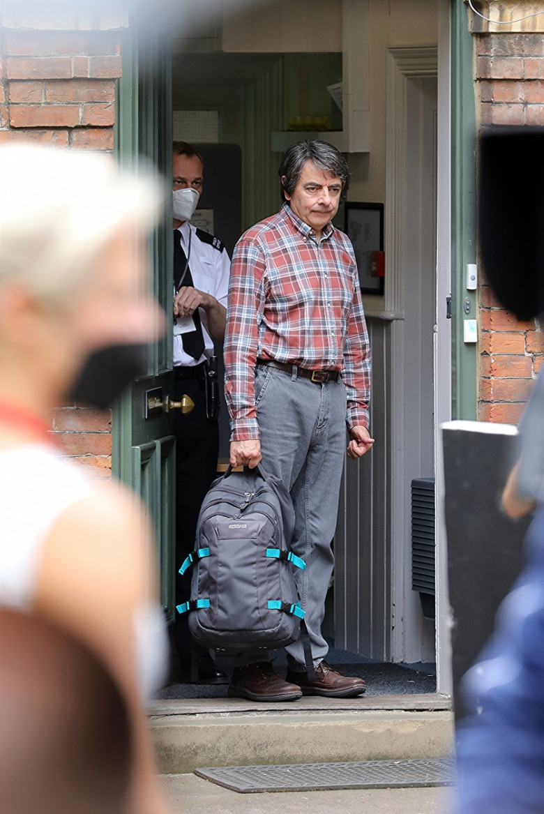Bean Banged Up !  Rowan Atkinson Pictured Filming Man Vs Bee