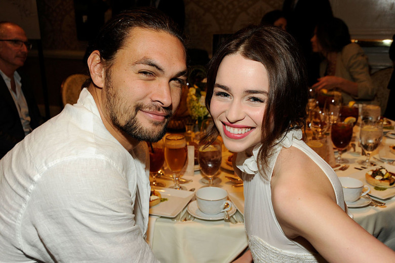 Emilia Clarke si Jason Momoa