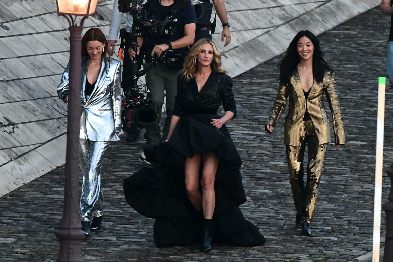 Exclusif - Prix spécial - No Web - Julia Roberts est sur le tournage d'une publicité pour Lancôme  sur les quais de Seine
