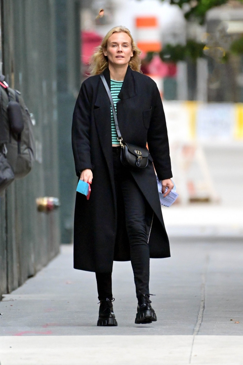 Diane Kruger, fotografiată fără machiaj pe străzile din New York