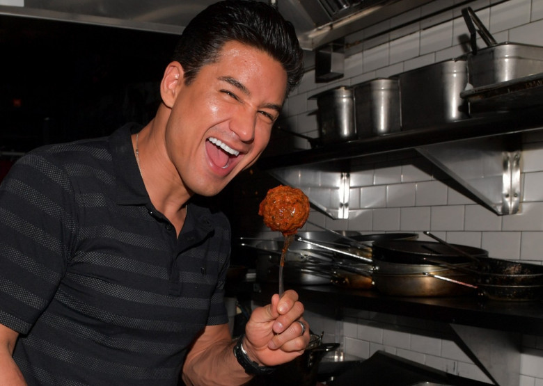 Saved by the Bell Actor, Mario Lopez and wife Courtney Lopez dine at World Famous Cafe Martorano