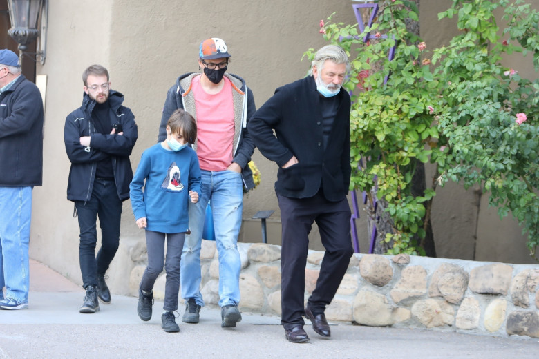 *PREMIUM-EXCLUSIVE* Alec Baldwin seen in Santa Fe with Halyna Hutchins' husband and son following prop gun shooting incident