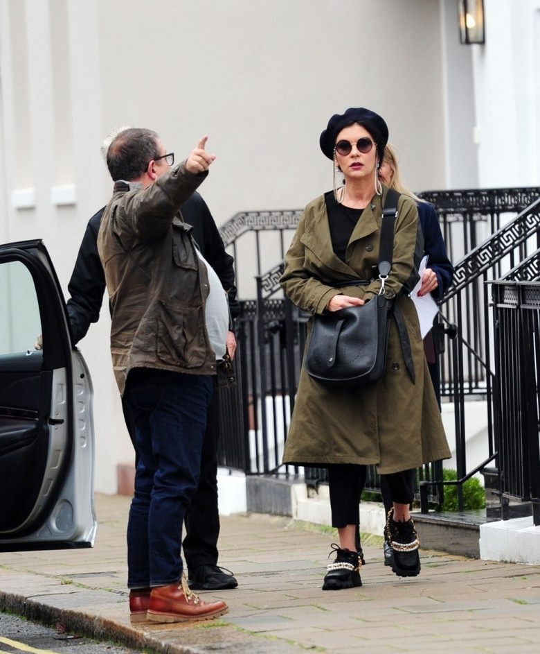 Catherine Zeta-Jones,fotografiată în Londra, alături de soțul ei