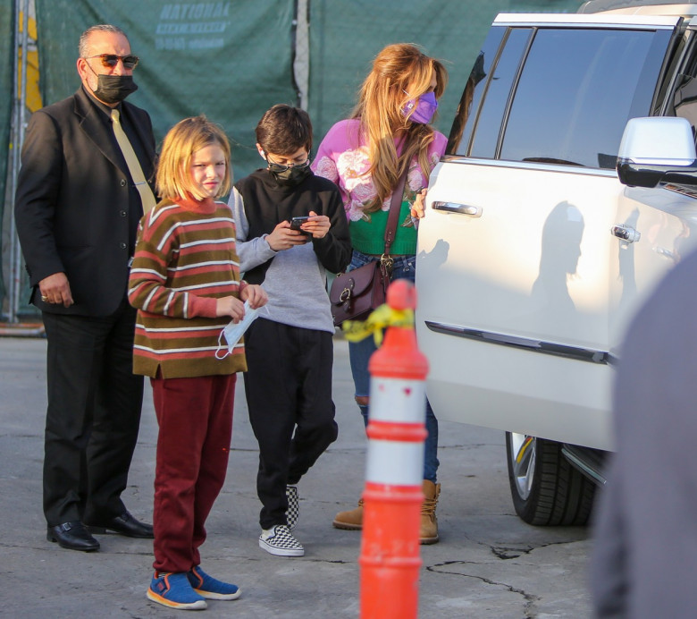 Ben Affleck și Jennifer Lopez au mers la cinematograf alături de copiii lor. Profimedia