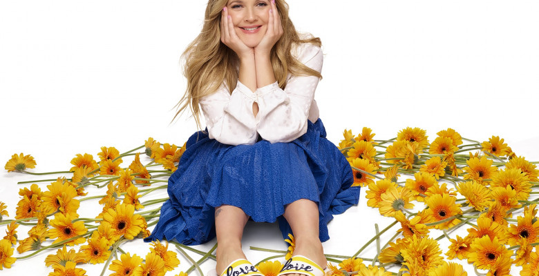 Drew Barrymore shows off the Drew Barrymore Crocs Color-Block collection