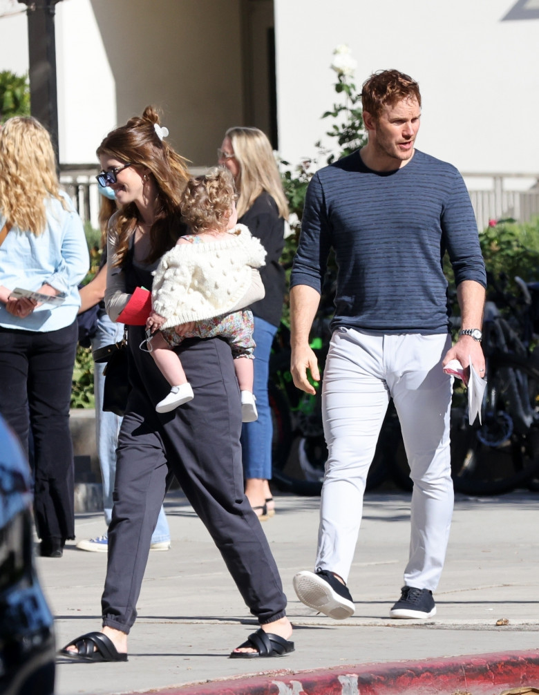 *EXCLUSIVE* Chris Pratt and Katherine Schwarzenegger enjoy a family lunch