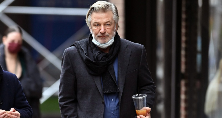 EXCLUSIVE: * EMBARGO: strictly no  web before 21:15pm GMT 9th December 2021 * Alec Baldwin Spotted For First Time Since He And Wife Hilaria Deleted Their Twitter Accounts