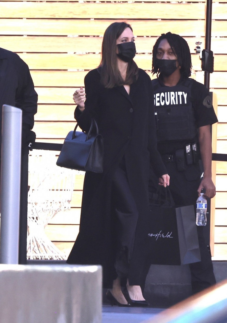 Angelina Jolie, apariție neașteptată pe străzile de la Hollywood
