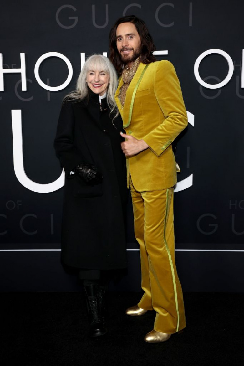 Jared Leto și mama lui, Constance, la lansarea House of Gucci