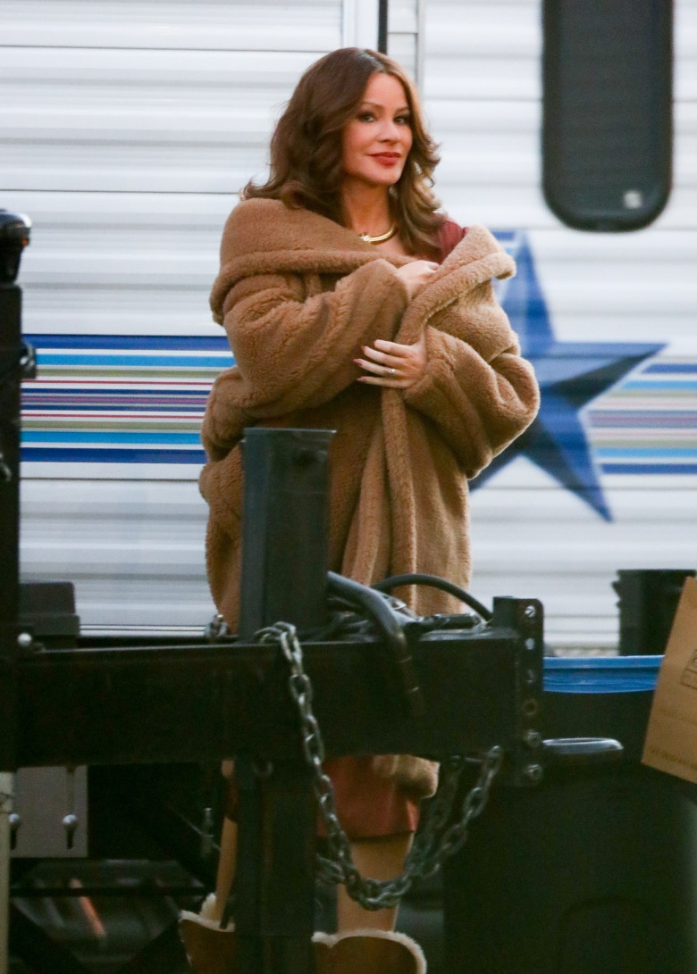 *PREMIUM-EXCLUSIVE* Sofia Vergara transforms into drug Queenpin, Griselda Blanco as she is seen for the first time on the set of the Netflix drama  'Griselda' in LA