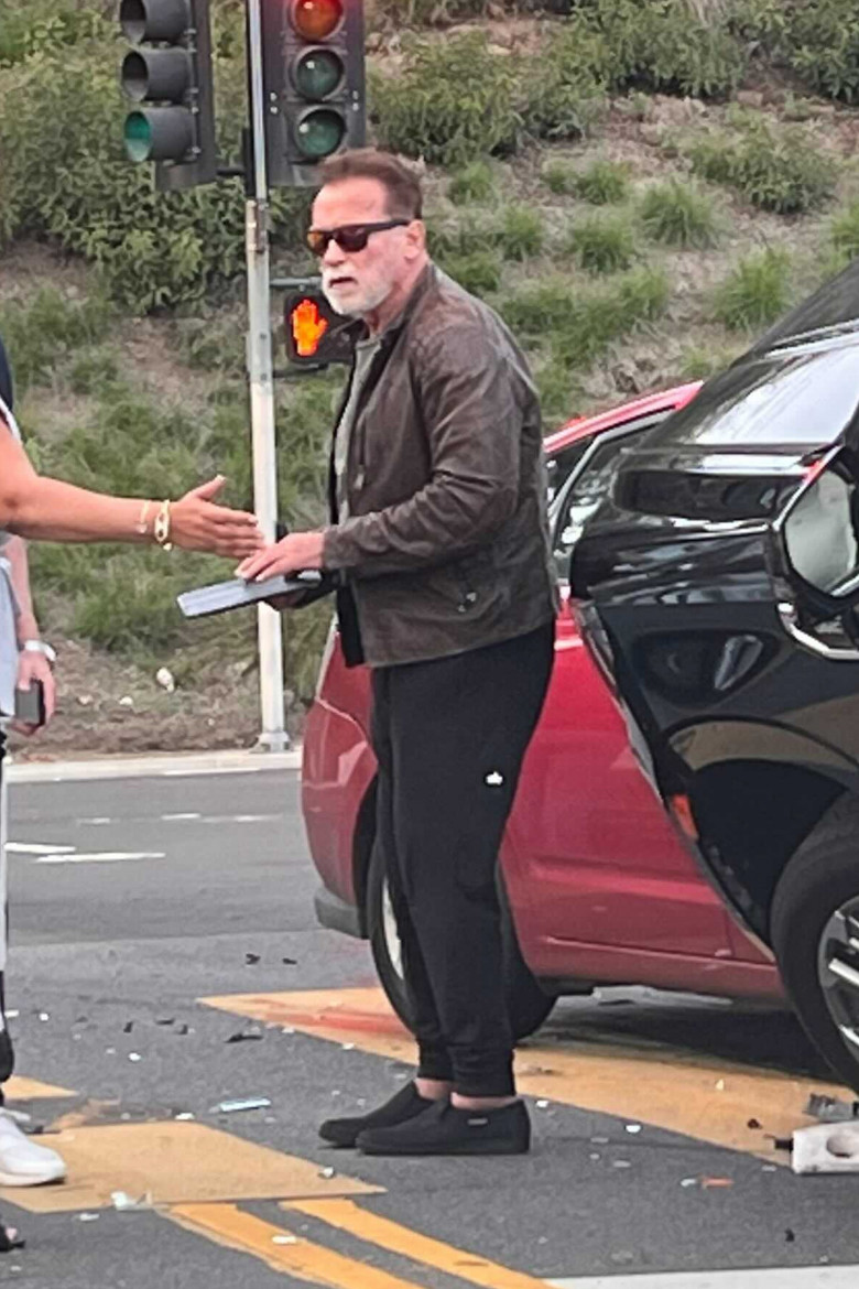 *PREMIUM-EXCLUSIVE* Arnold Schwarzenegger Involved in Bad Car Accident with Injuries