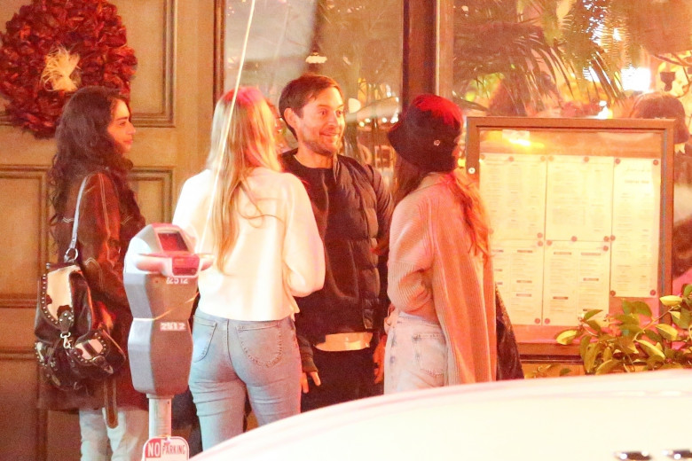 *EXCLUSIVE* Leonardo DiCaprio and Tobey Maguire have a boys night out with a group of friends and pretty girls. Tobey is seen having laughs with a beautiful young girl.