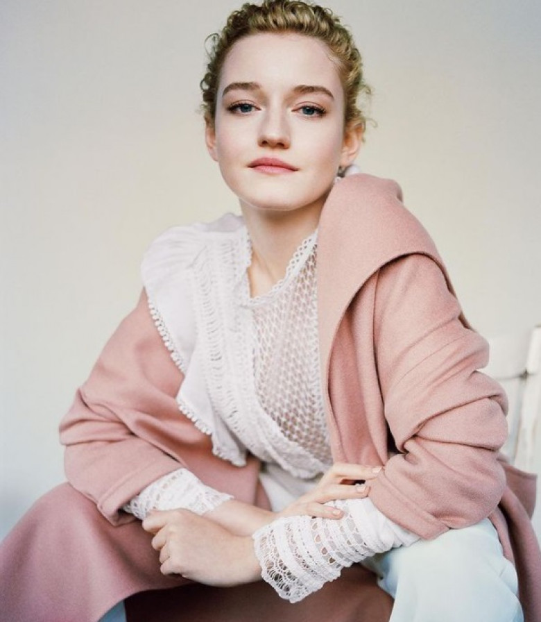 Julia Garner, actrița care îi dă viață Annei Delvey în Inventing Anna