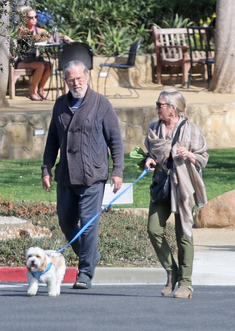 *EXCLUSIVE* Jeff Bridges and wife Susan Geston enjoying an afternoon lunch in Santa Barbara after cancer treatment