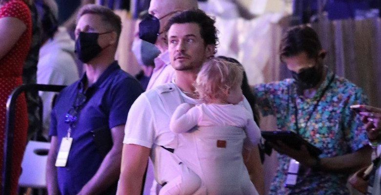 *EXCLUSIVE* Katy Perry and Orlando Bloom kiss Daisy onset of 'American Idol' in Hawaii